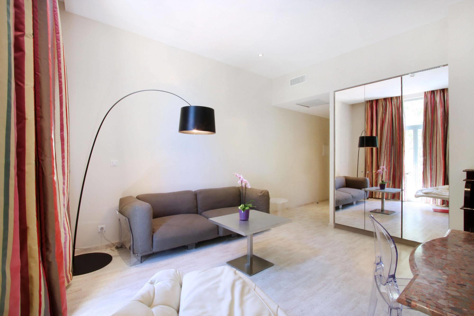 Hotel Les Deux Garcons Екс ан Прованс Екстериор снимка