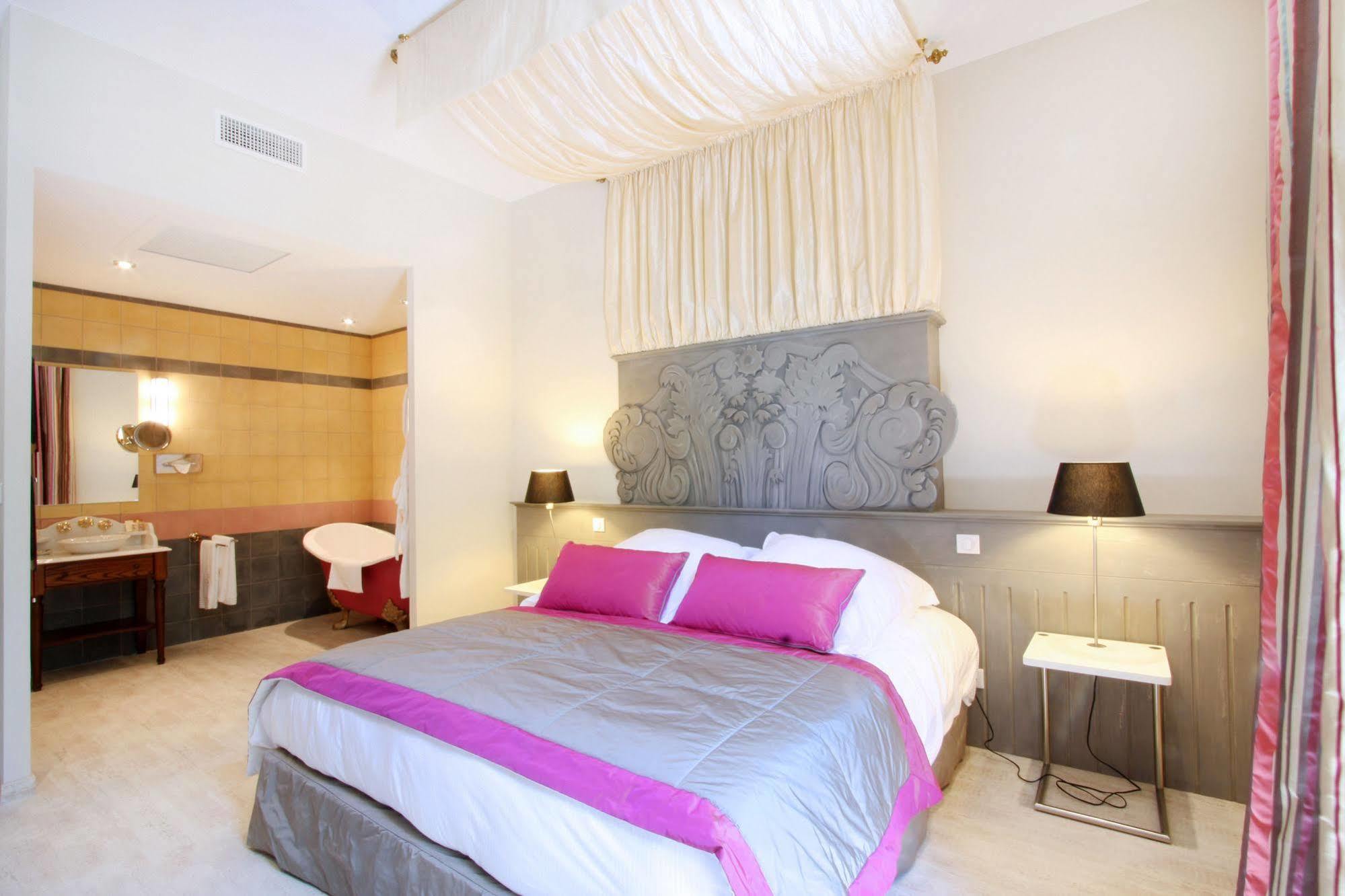 Hotel Les Deux Garcons Екс ан Прованс Екстериор снимка