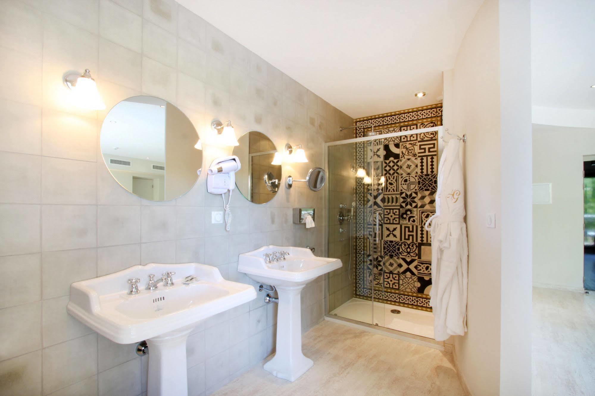 Hotel Les Deux Garcons Екс ан Прованс Екстериор снимка