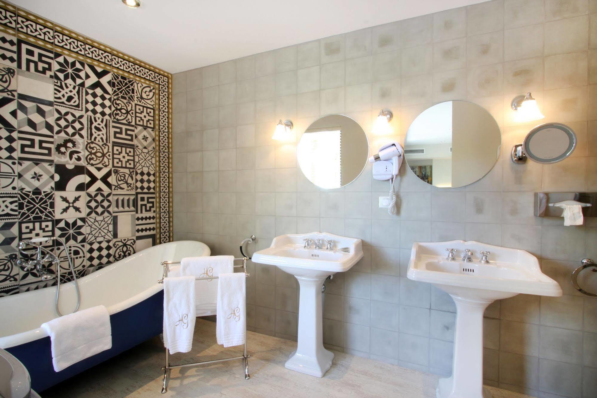 Hotel Les Deux Garcons Екс ан Прованс Екстериор снимка