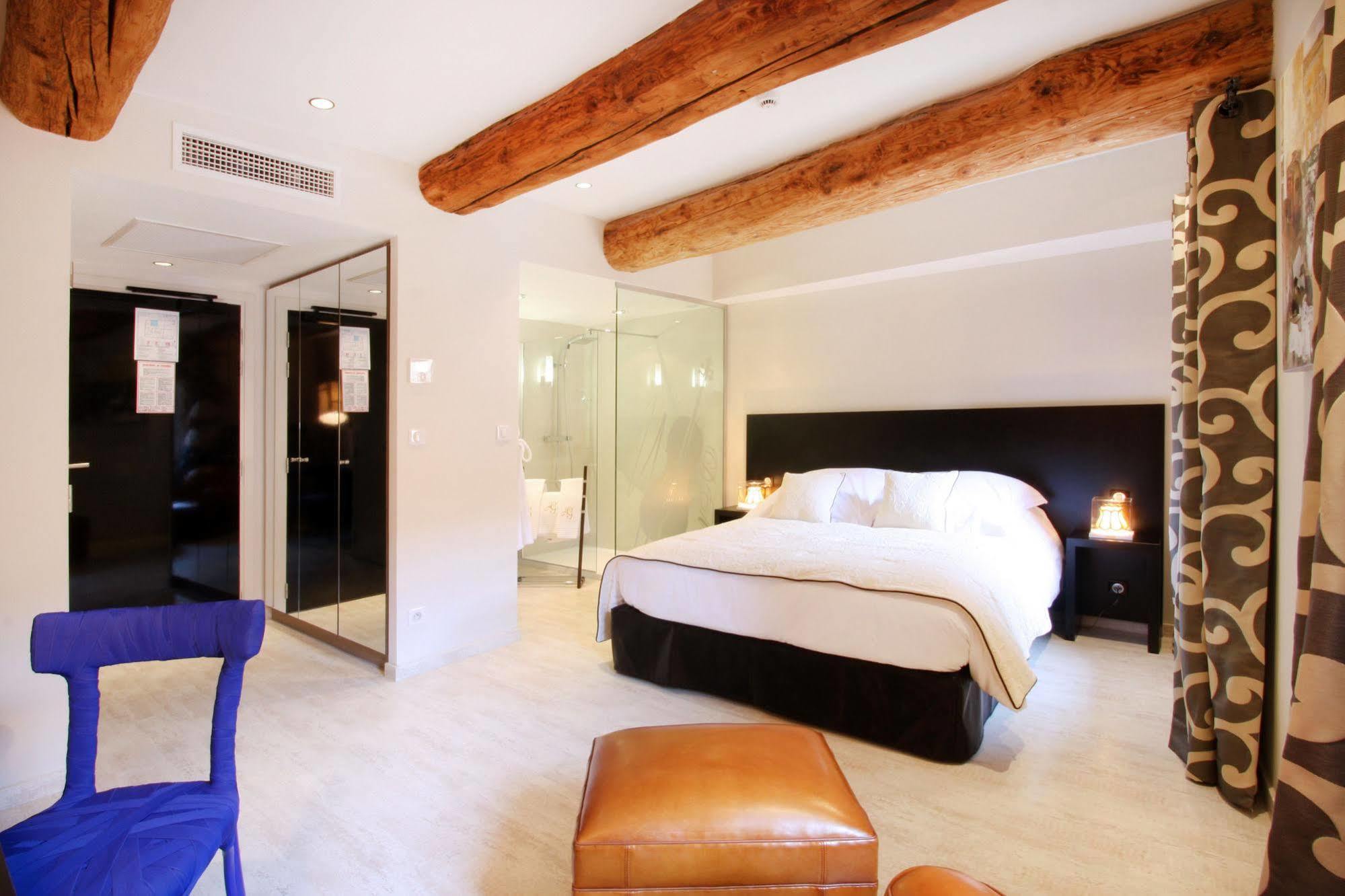 Hotel Les Deux Garcons Екс ан Прованс Екстериор снимка
