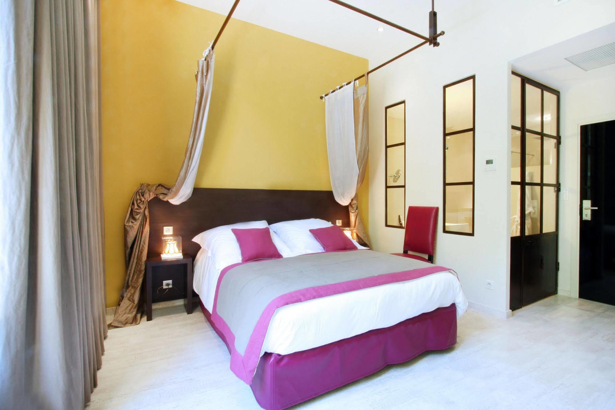 Hotel Les Deux Garcons Екс ан Прованс Екстериор снимка